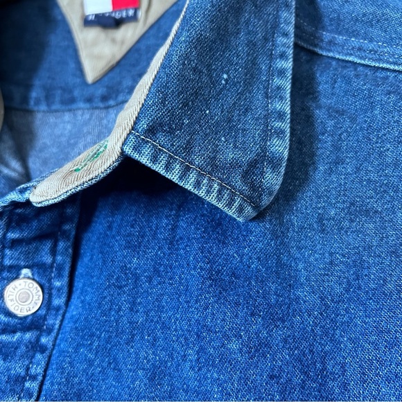 Vintage Tommy Hilfiger Blue Denim Shirt American Flag Star Pockets Size XL - Picture 11 of 11